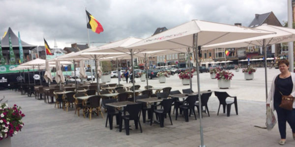 100 Quattro parasols voor de grote markt in Sint Truiden